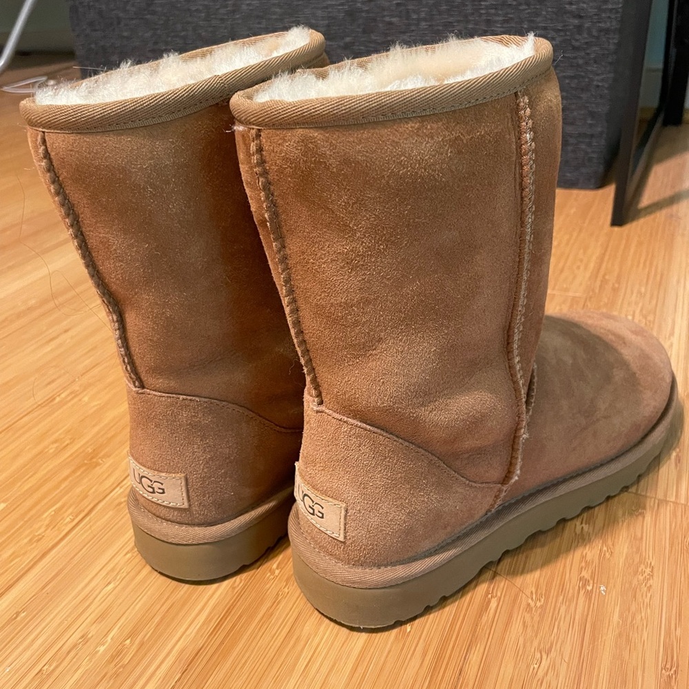 UGG Women’s Classic Short II Boots- Chestnut